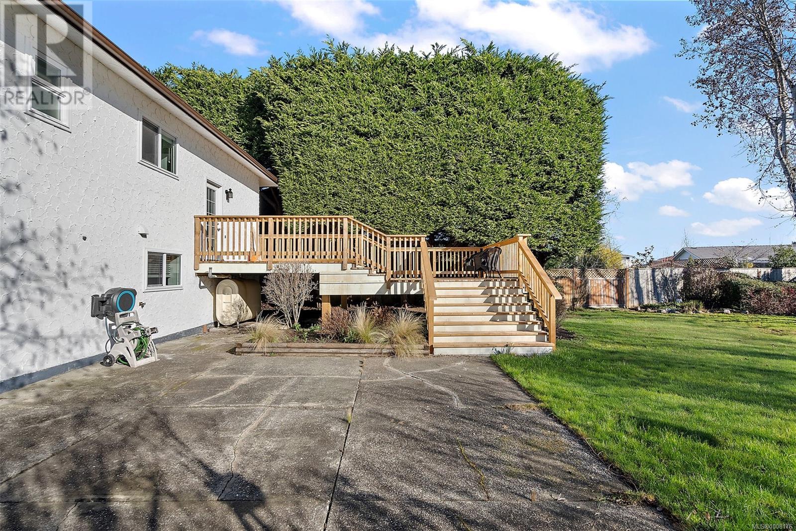 Photo 6 of 9605 Lapwing Pl, Sidney BC