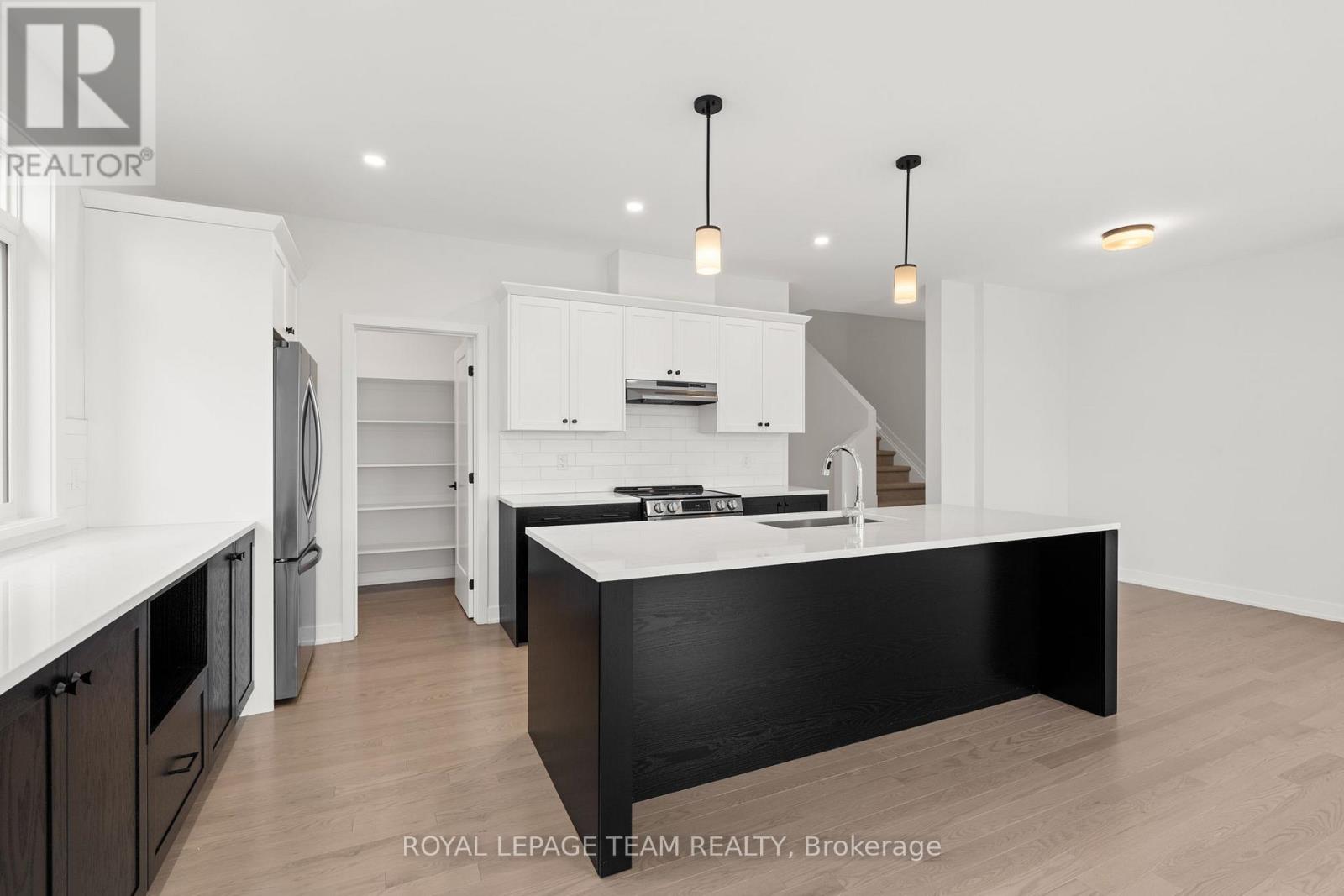 Photo 24 of 1017 Moore Street, Brockville ON