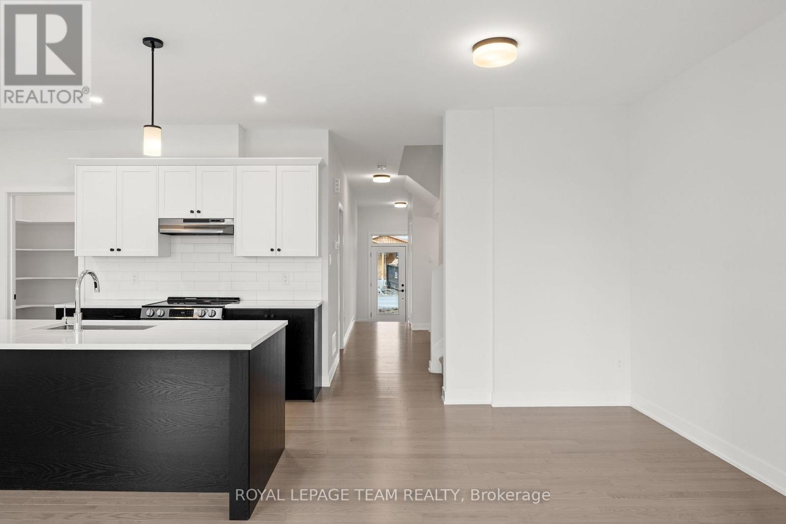 Photo 37 of 1017 Moore Street, Brockville ON