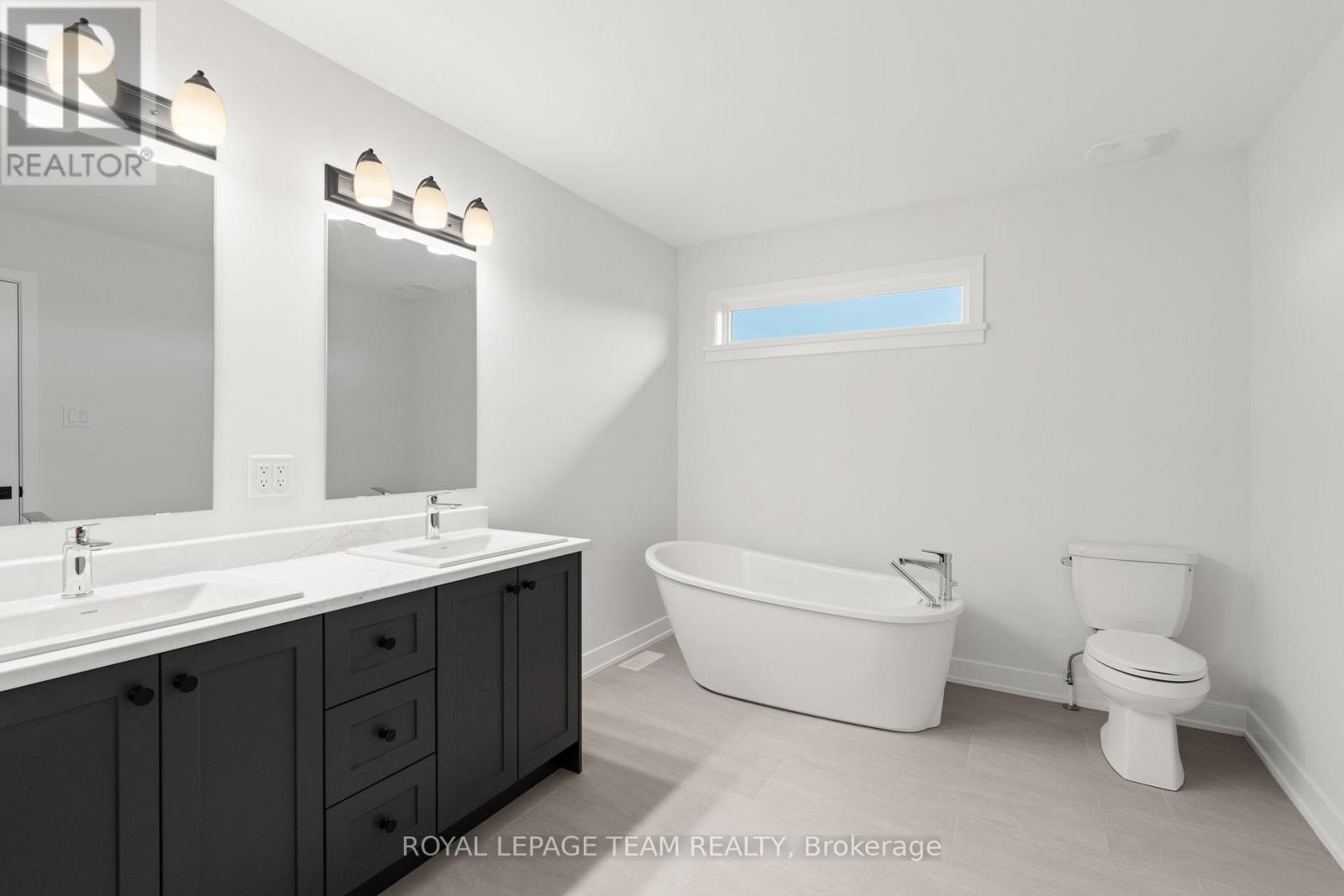 Photo 18 of 1017 Moore Street, Brockville ON