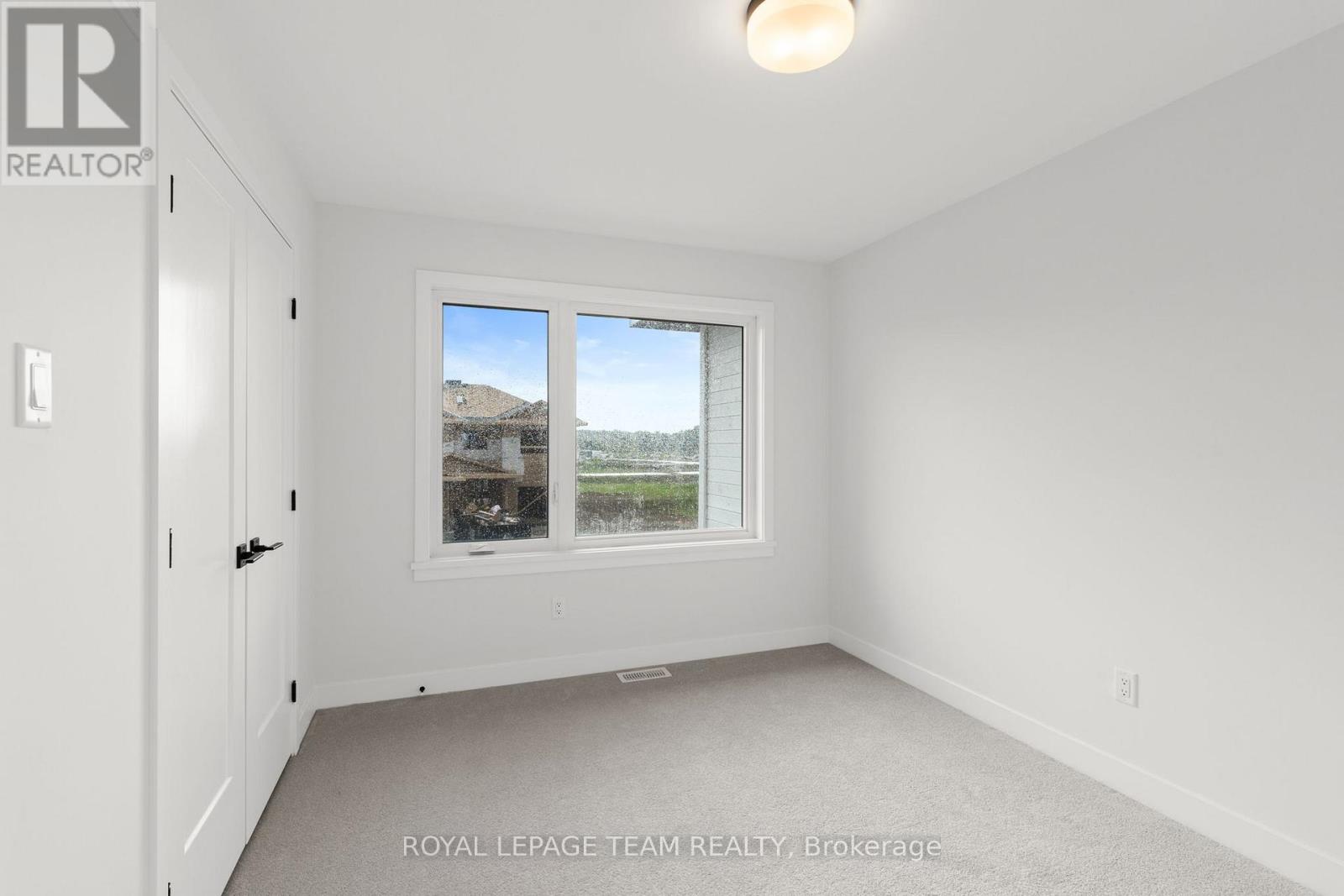 Photo 17 of 1017 Moore Street, Brockville ON