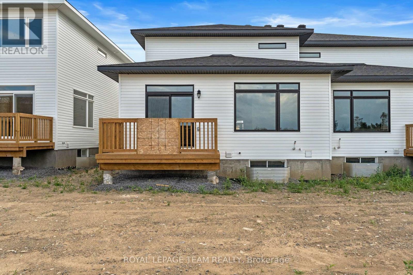 Photo 32 of 1017 Moore Street, Brockville ON