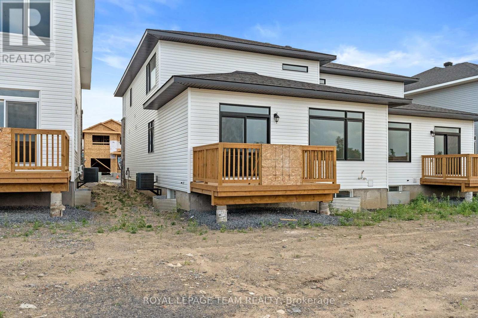 Photo 2 of 1017 Moore Street, Brockville ON