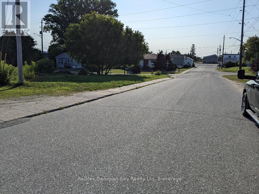 Photo 9 of 32 Youngfox Road, Blind River ON