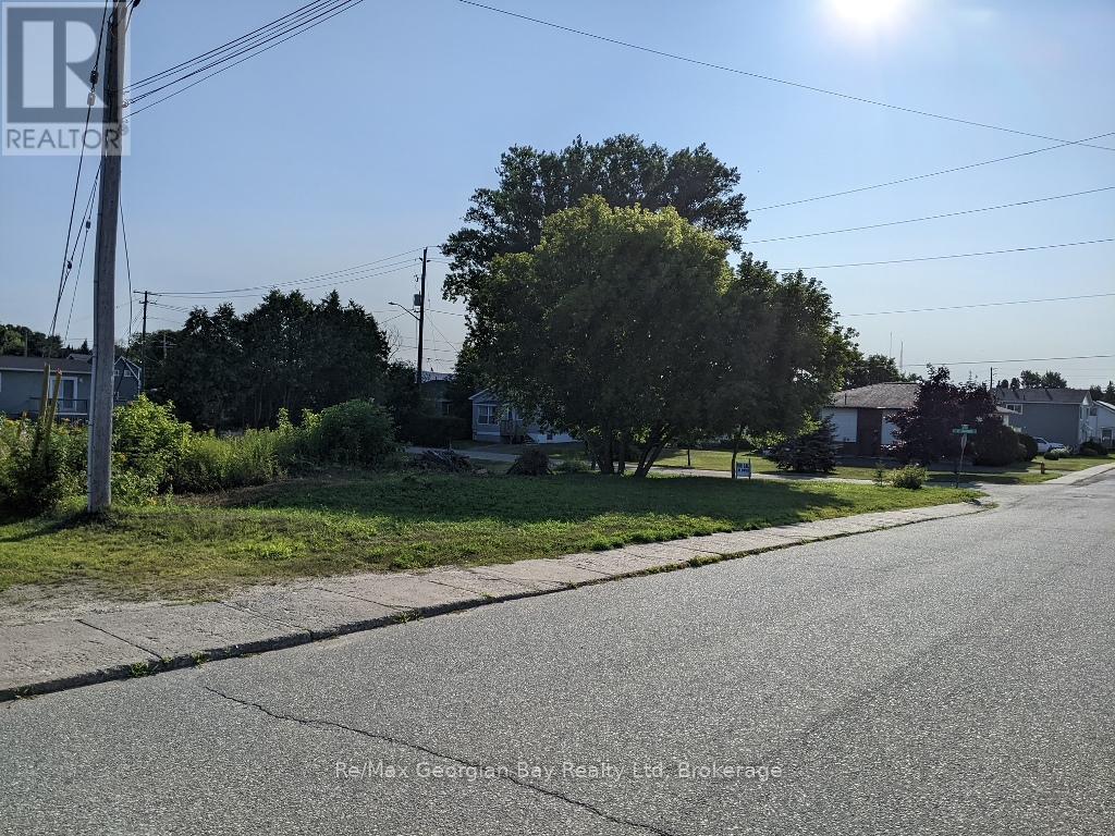 Photo 12 of 32 Youngfox Road, Blind River ON