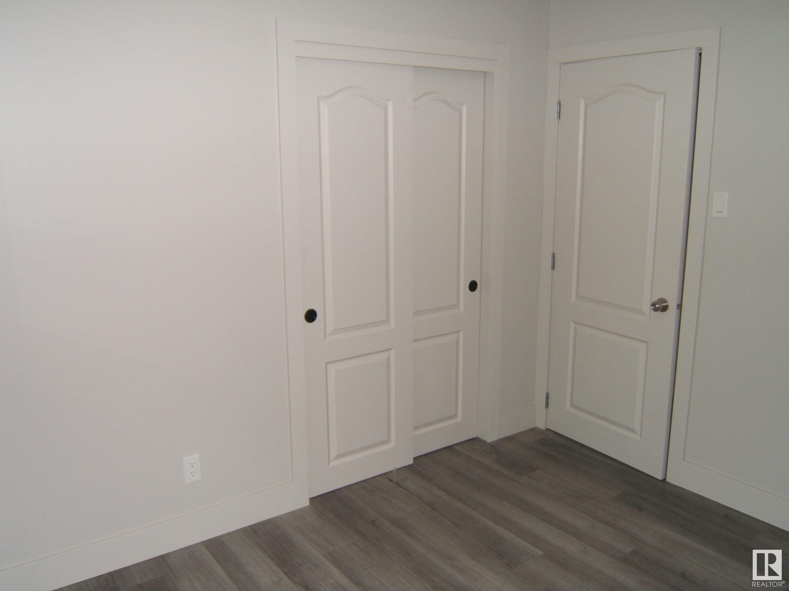 Photo 3 of 4413 48 A St, Vegreville AB
