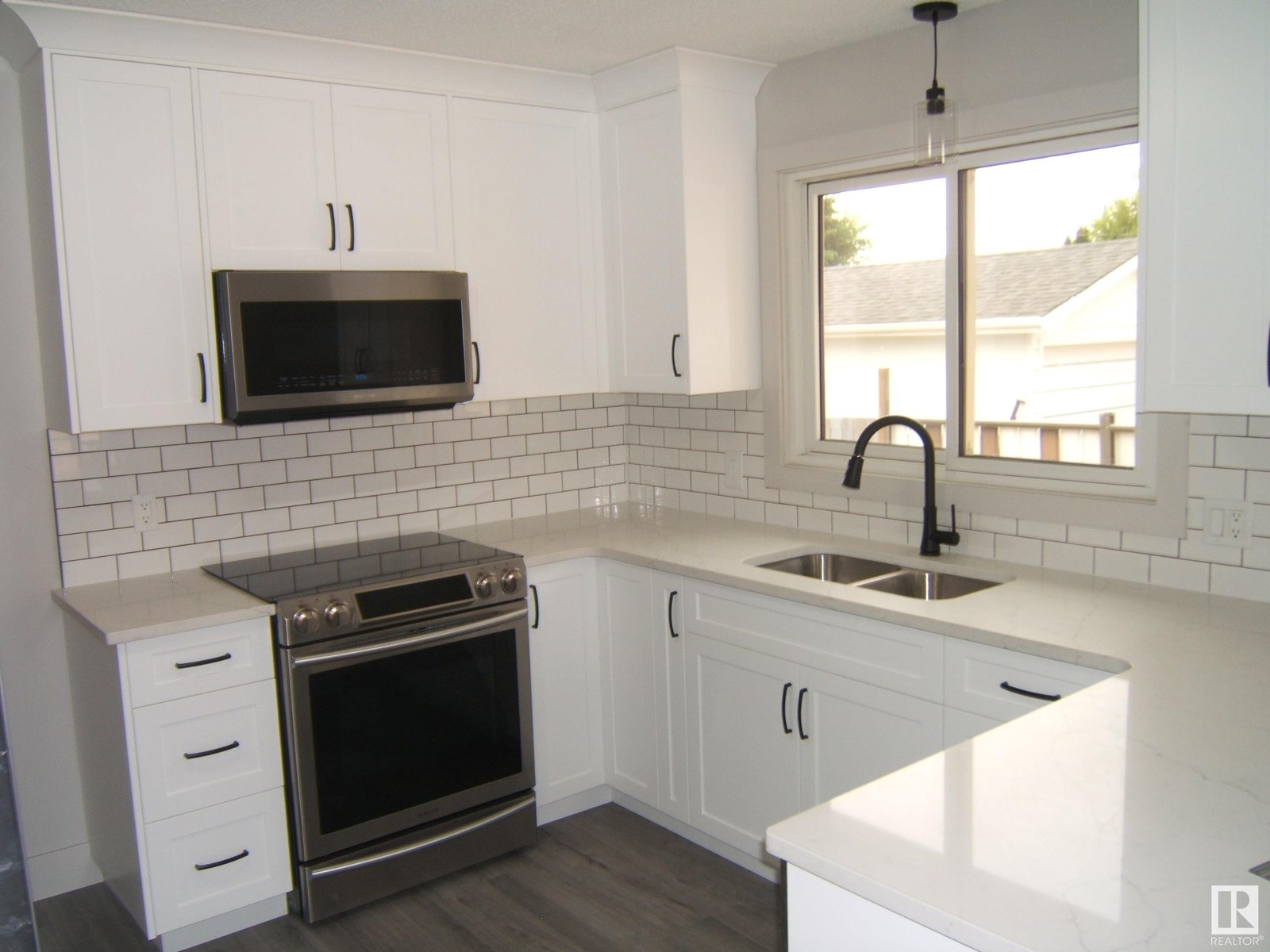 Photo 18 of 4413 48 A St, Vegreville AB