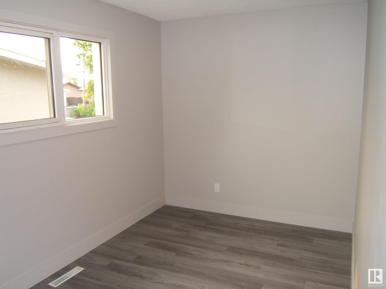 Photo 38 of 4413 48 A St, Vegreville AB