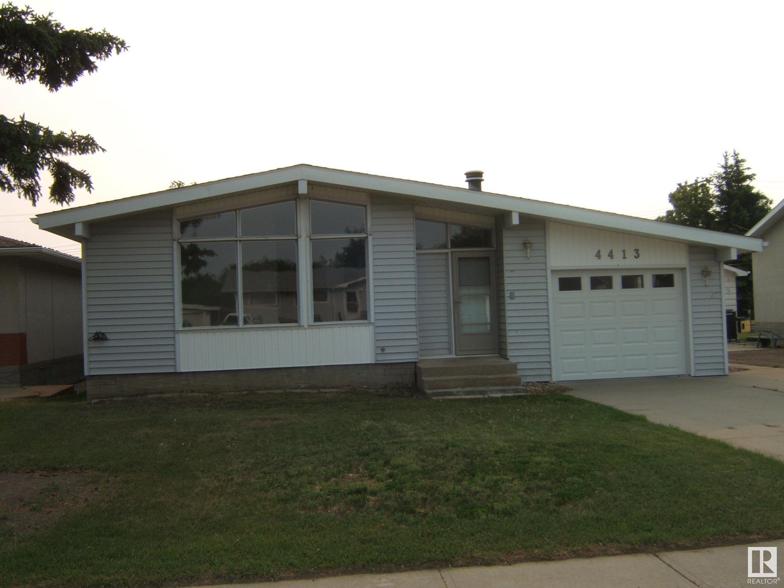 Photo 12 of 4413 48 A St, Vegreville AB