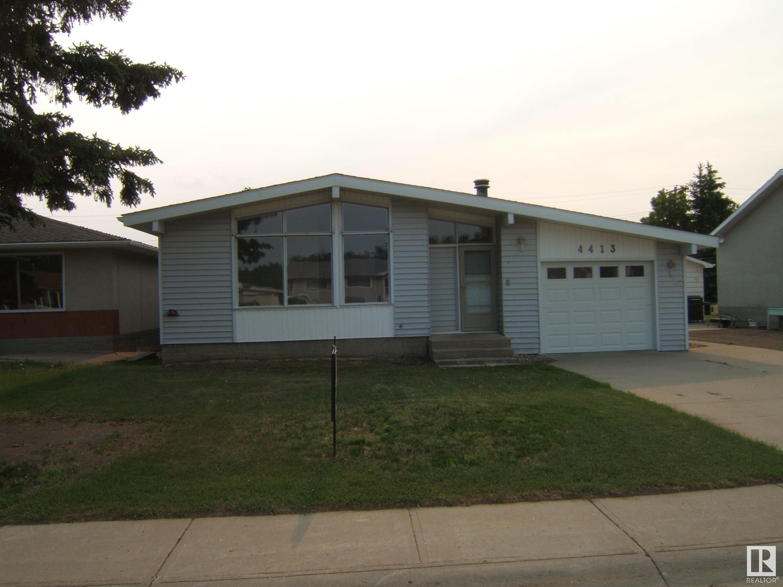 Photo 27 of 4413 48 A St, Vegreville AB