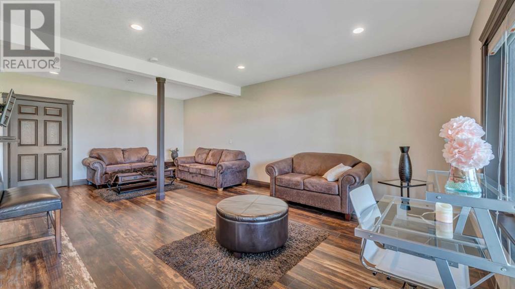 Single Family House for Sale in  Coral Shores Landing NE Coral Springs Calgary 