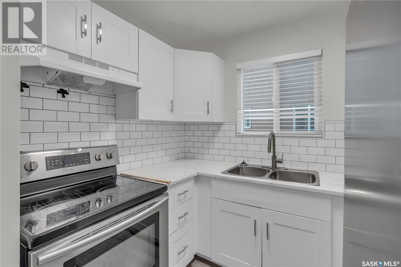 Photo 10 of 3922 Diefenbaker Drive, Saskatoon SK