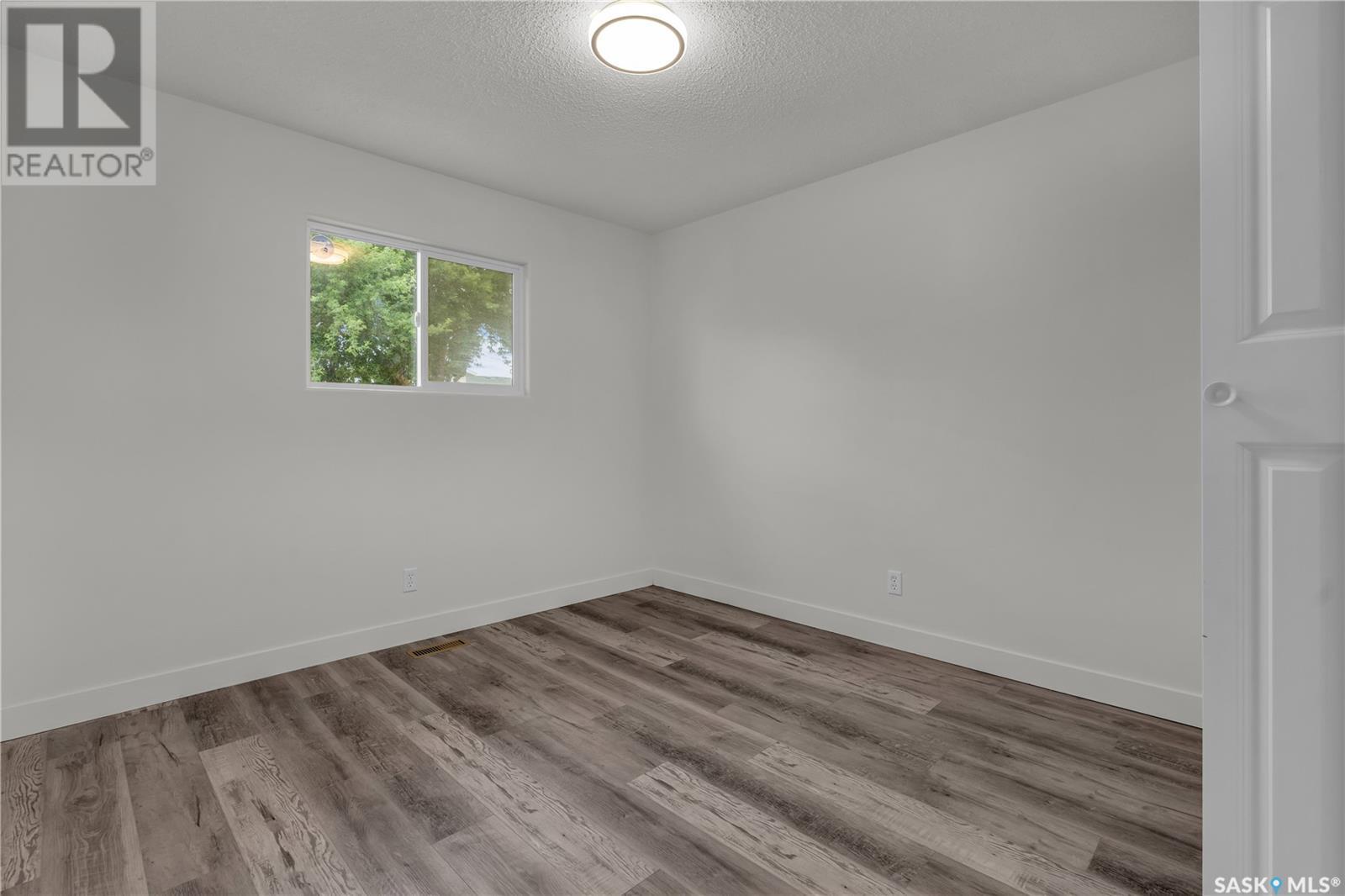 Photo 14 of 3922 Diefenbaker Drive, Saskatoon SK