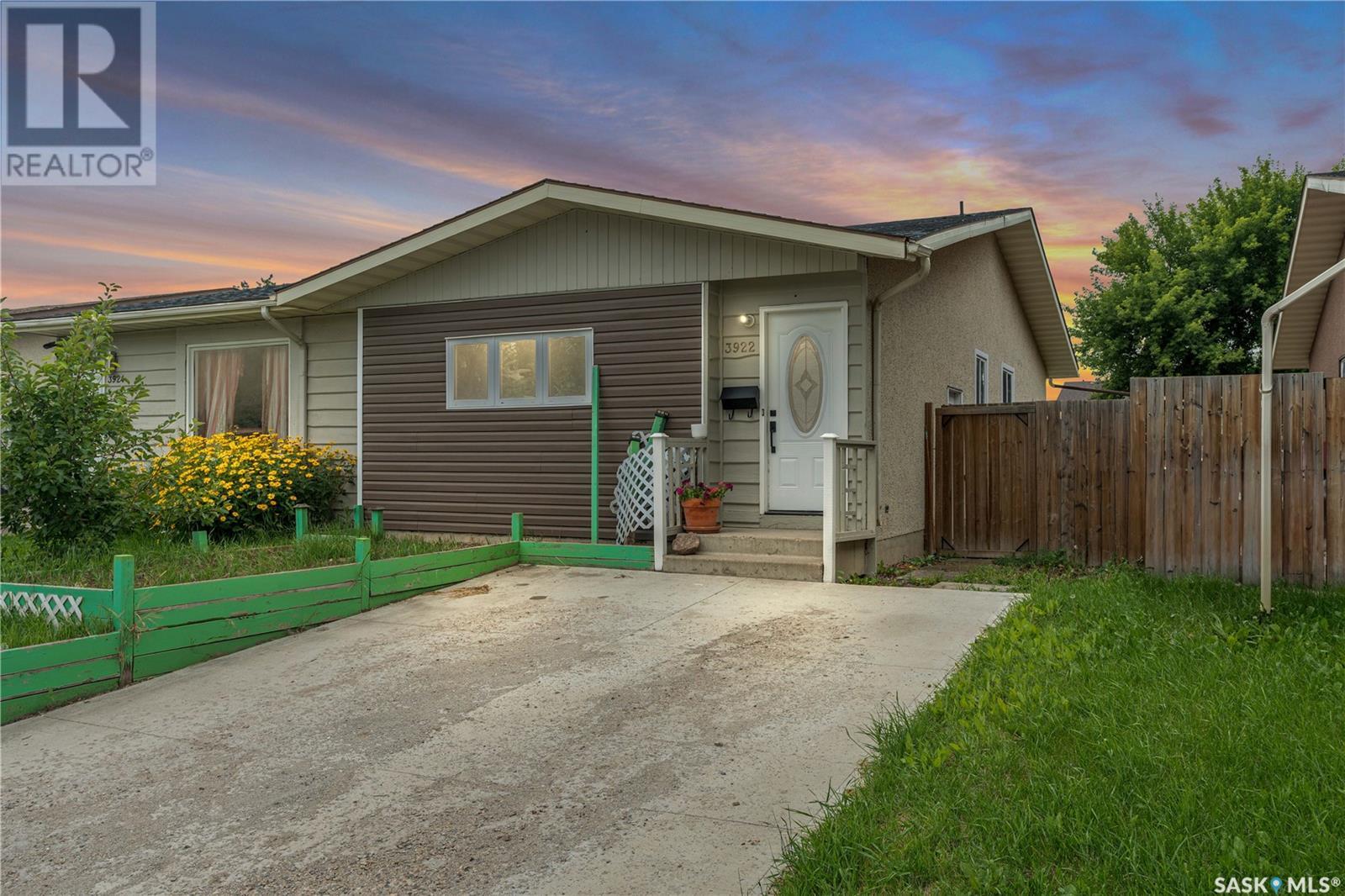 Photo 2 of 3922 Diefenbaker Drive, Saskatoon SK