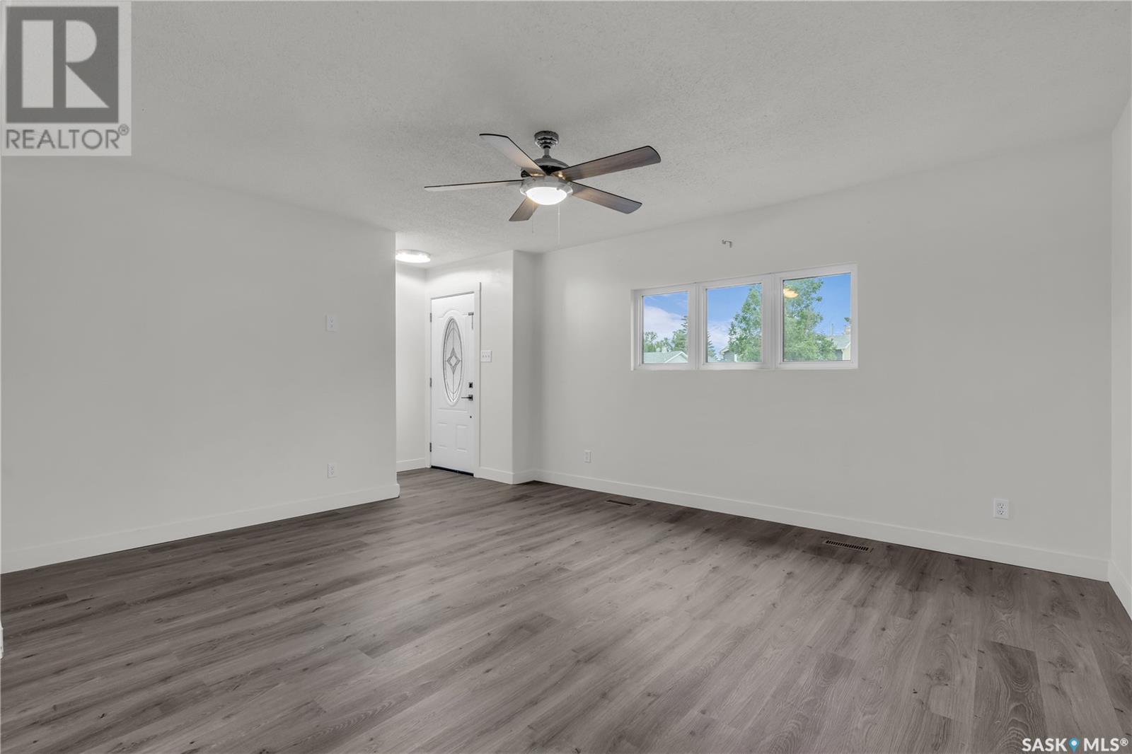 Photo 7 of 3922 Diefenbaker Drive, Saskatoon SK
