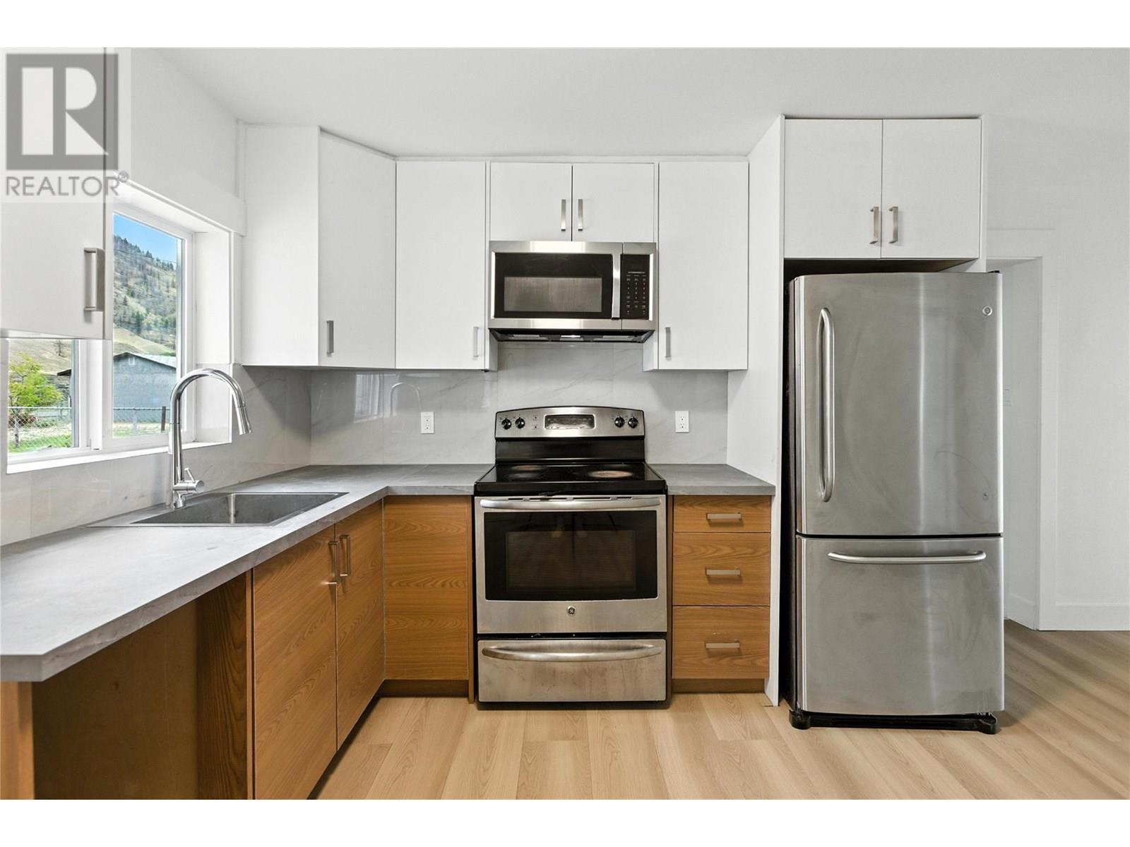 Photo 6 of 3771 Thompson View Street, Lytton BC