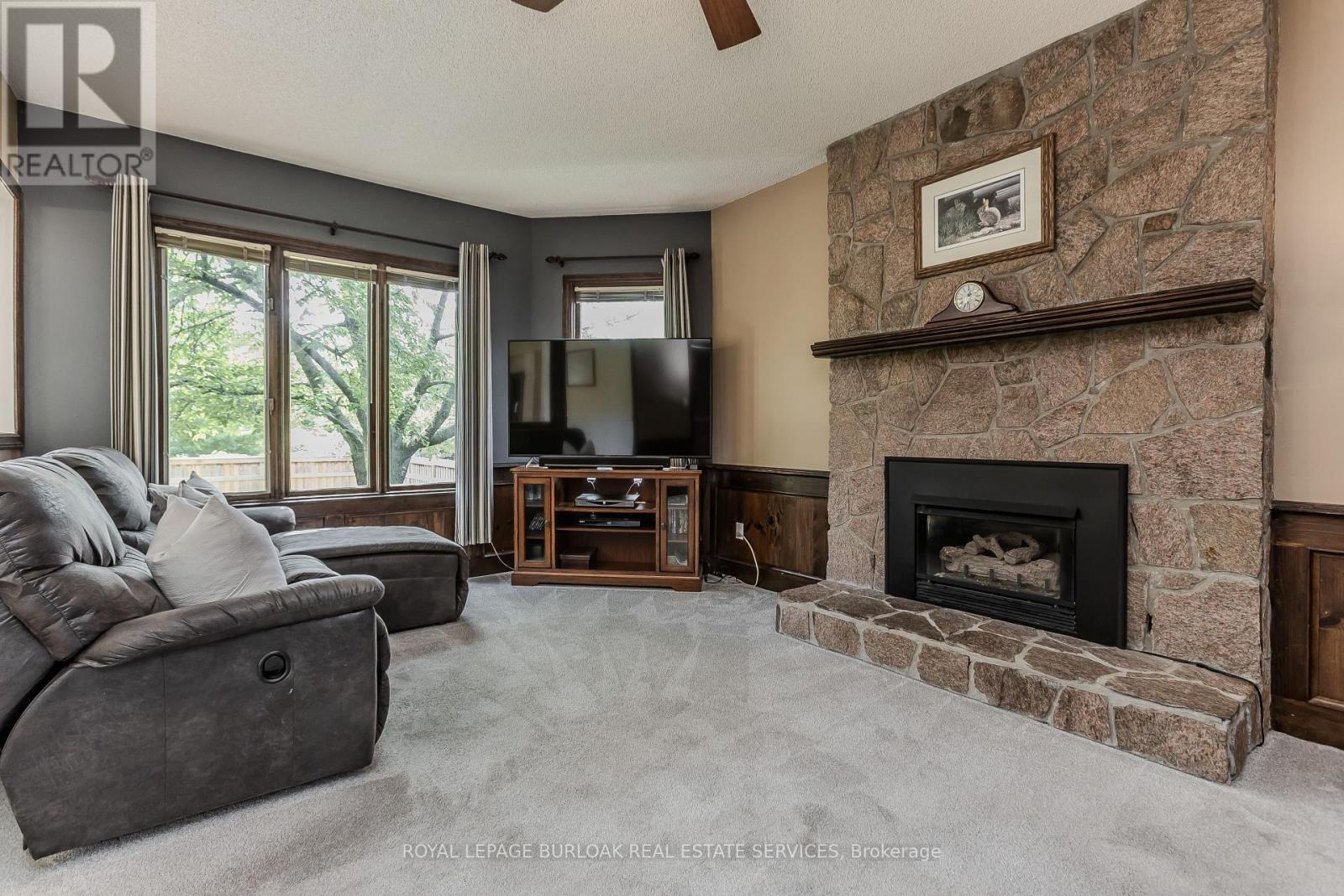 Photo 8 of 1352 Winterberry Drive, Burlington ON