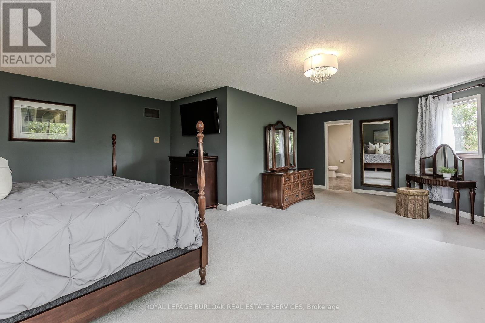 Photo 14 of 1352 Winterberry Drive, Burlington ON