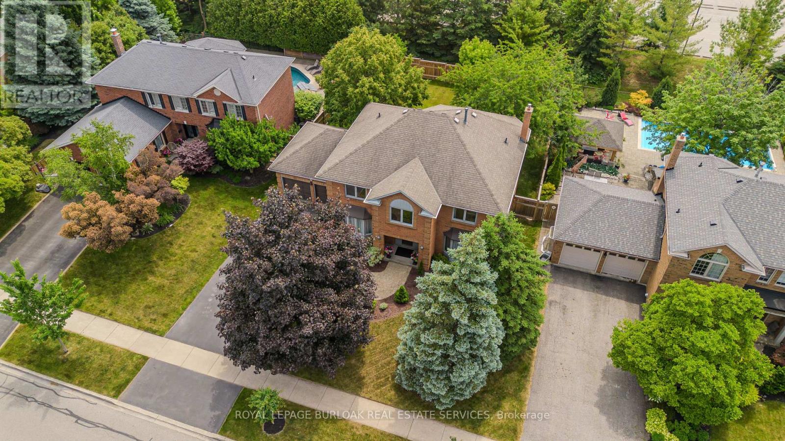 Photo 10 of 1352 Winterberry Drive, Burlington ON