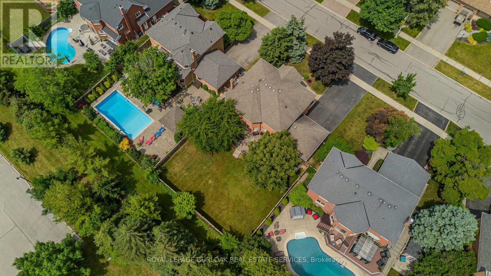 Photo 37 of 1352 Winterberry Drive, Burlington ON