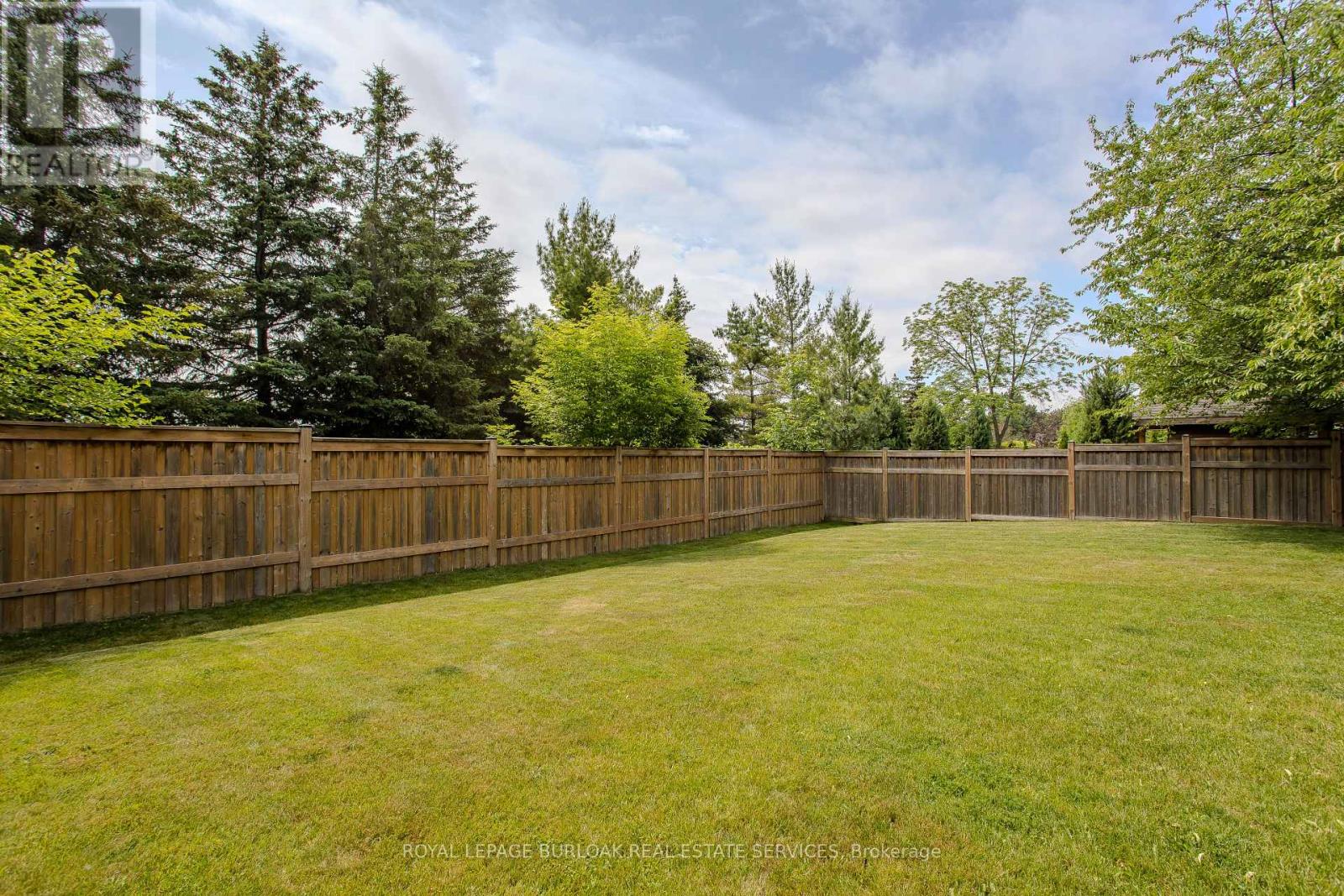 Photo 3 of 1352 Winterberry Drive, Burlington ON