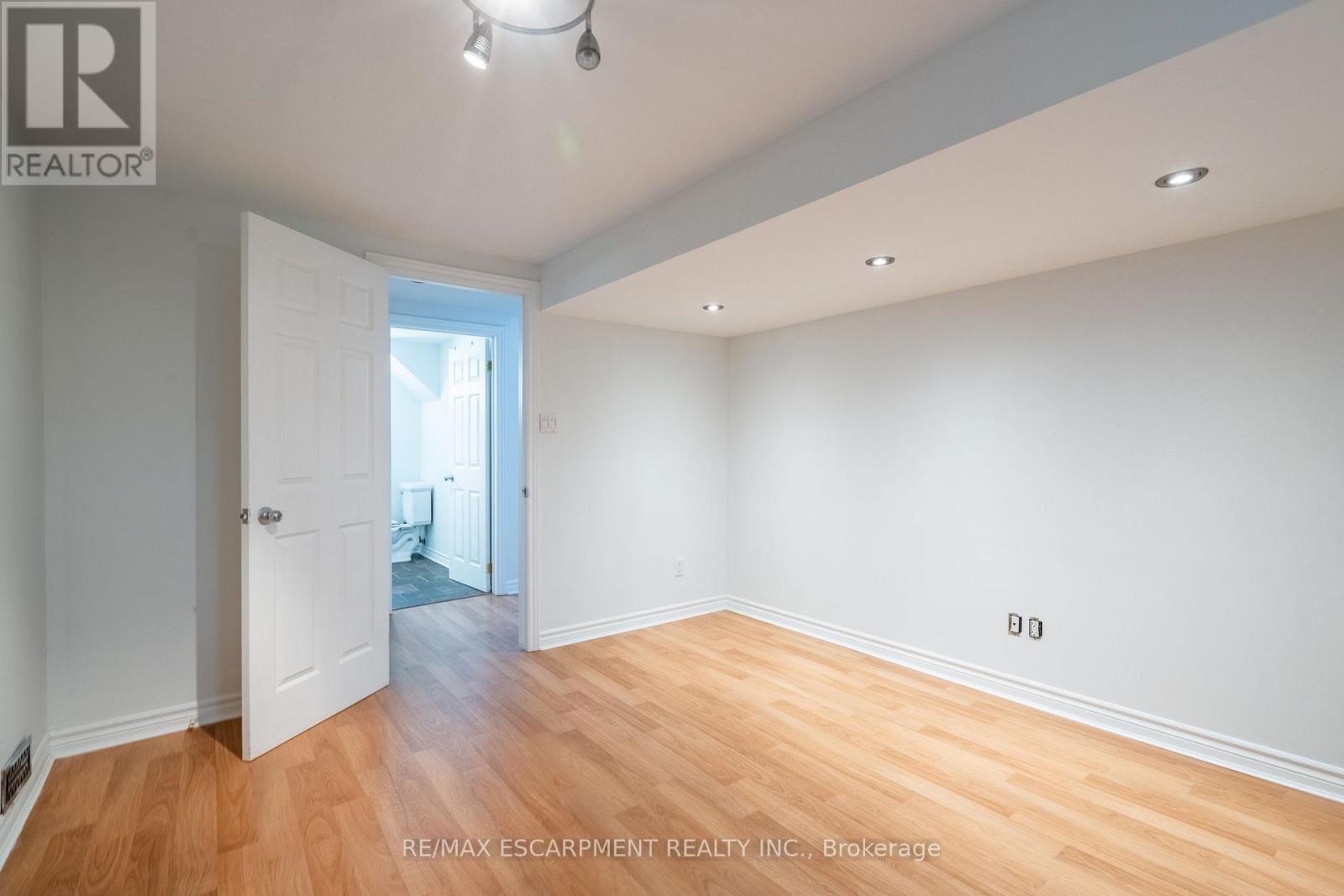 Photo 27 of 70 Flamboro Street, Hamilton ON