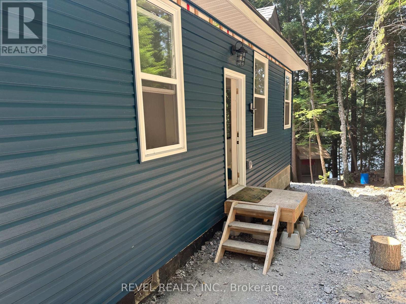 Photo 7 of 132 Ivy Lane, Magnetawan ON