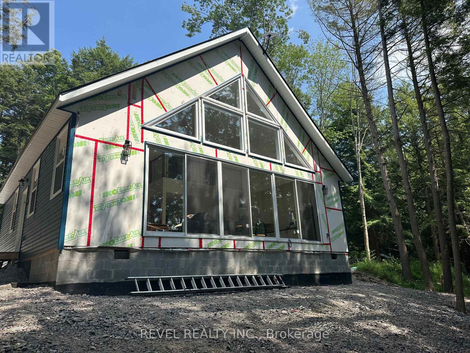 Photo 2 of 132 Ivy Lane, Magnetawan ON