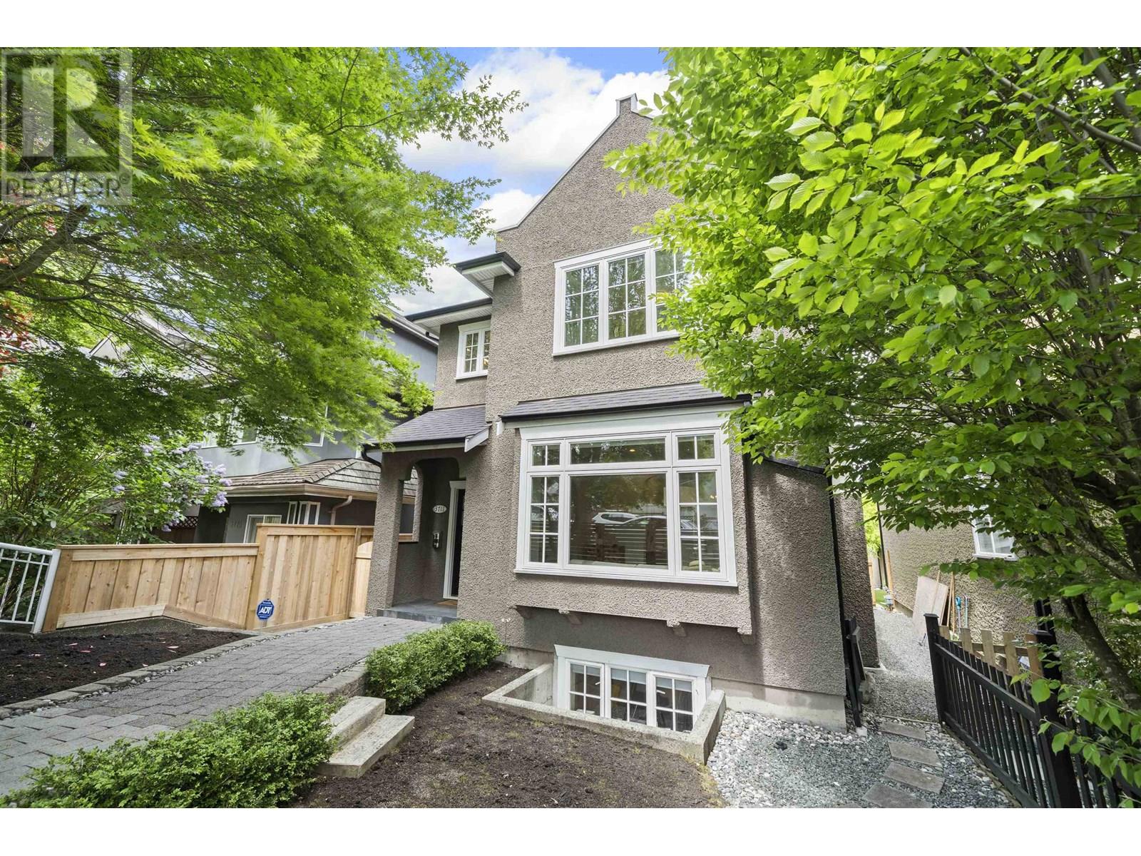 Photo 1 of 3711 W 11 Th Avenue, Vancouver BC