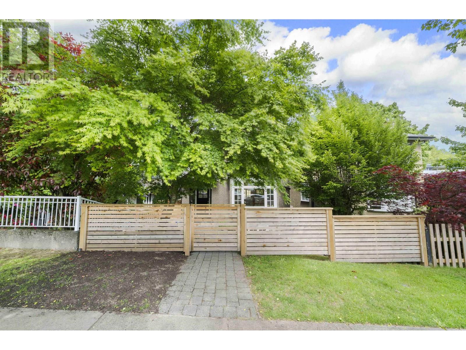 Photo 33 of 3711 W 11 Th Avenue, Vancouver BC