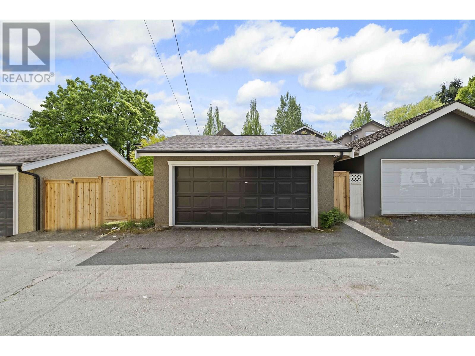 Photo 34 of 3711 W 11 Th Avenue, Vancouver BC