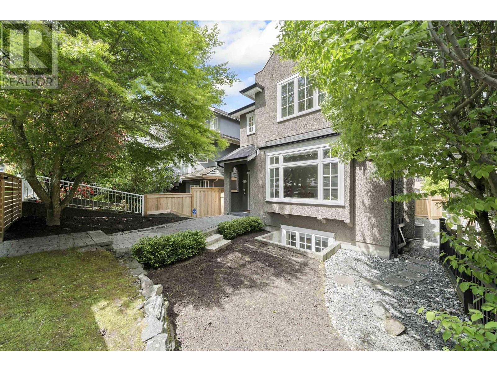 Photo 39 of 3711 W 11 Th Avenue, Vancouver BC