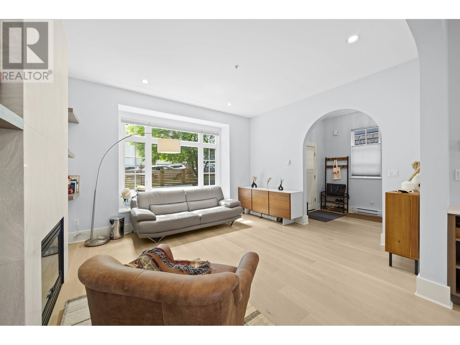 Photo 4 of 3711 W 11 Th Avenue, Vancouver BC
