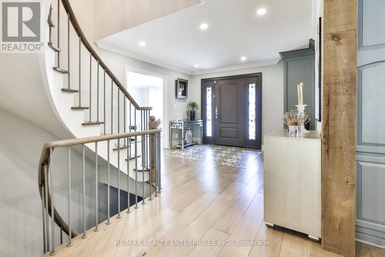 Photo 33 of 807 Indian Road, Mississauga ON
