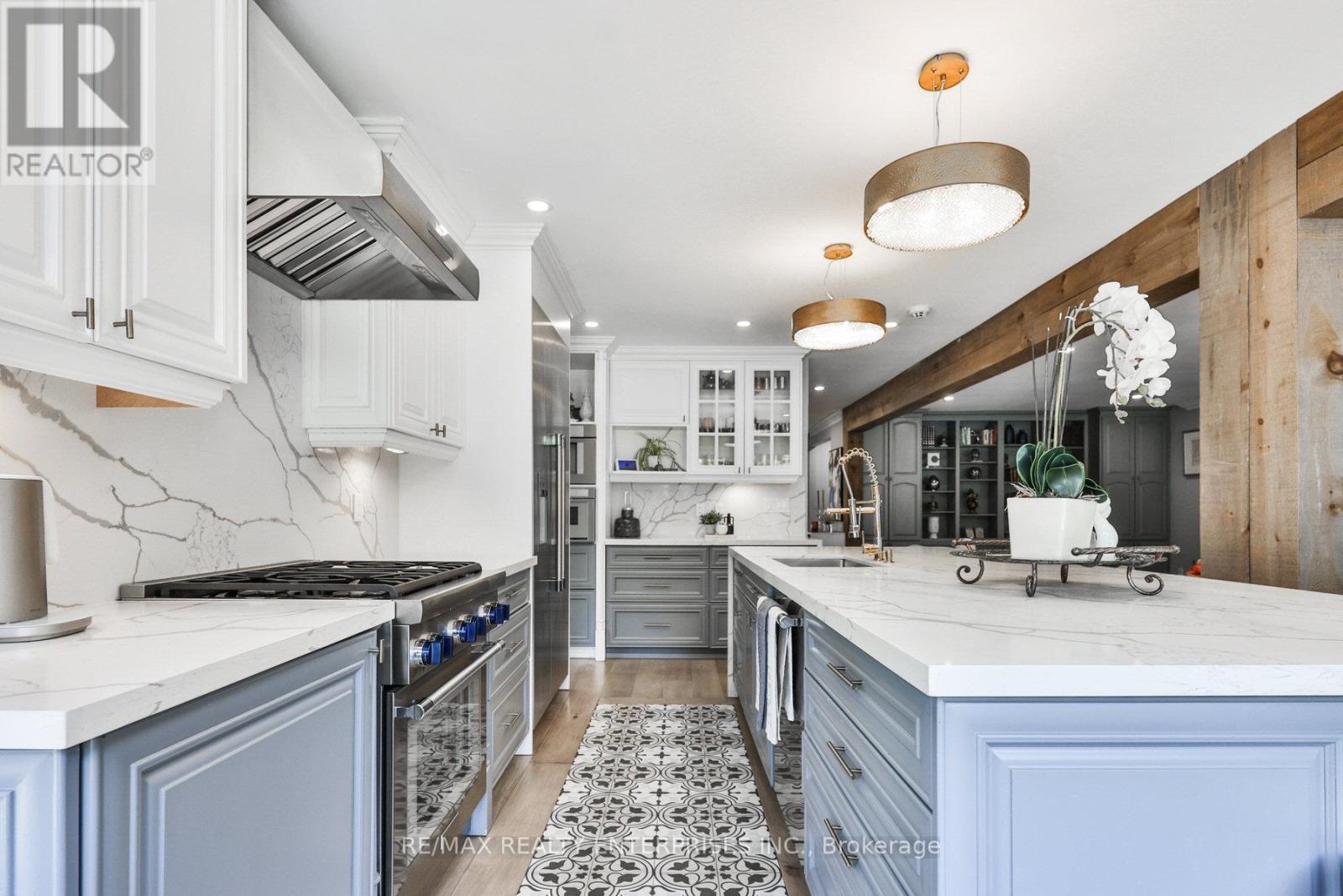 Photo 3 of 807 Indian Road, Mississauga ON