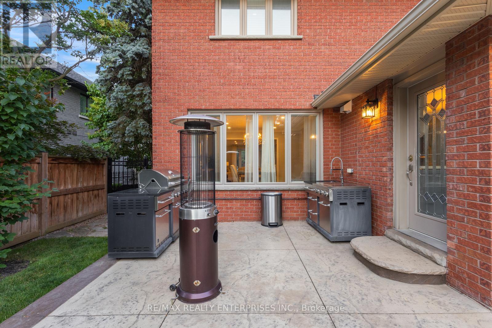 Photo 4 of 807 Indian Road, Mississauga ON
