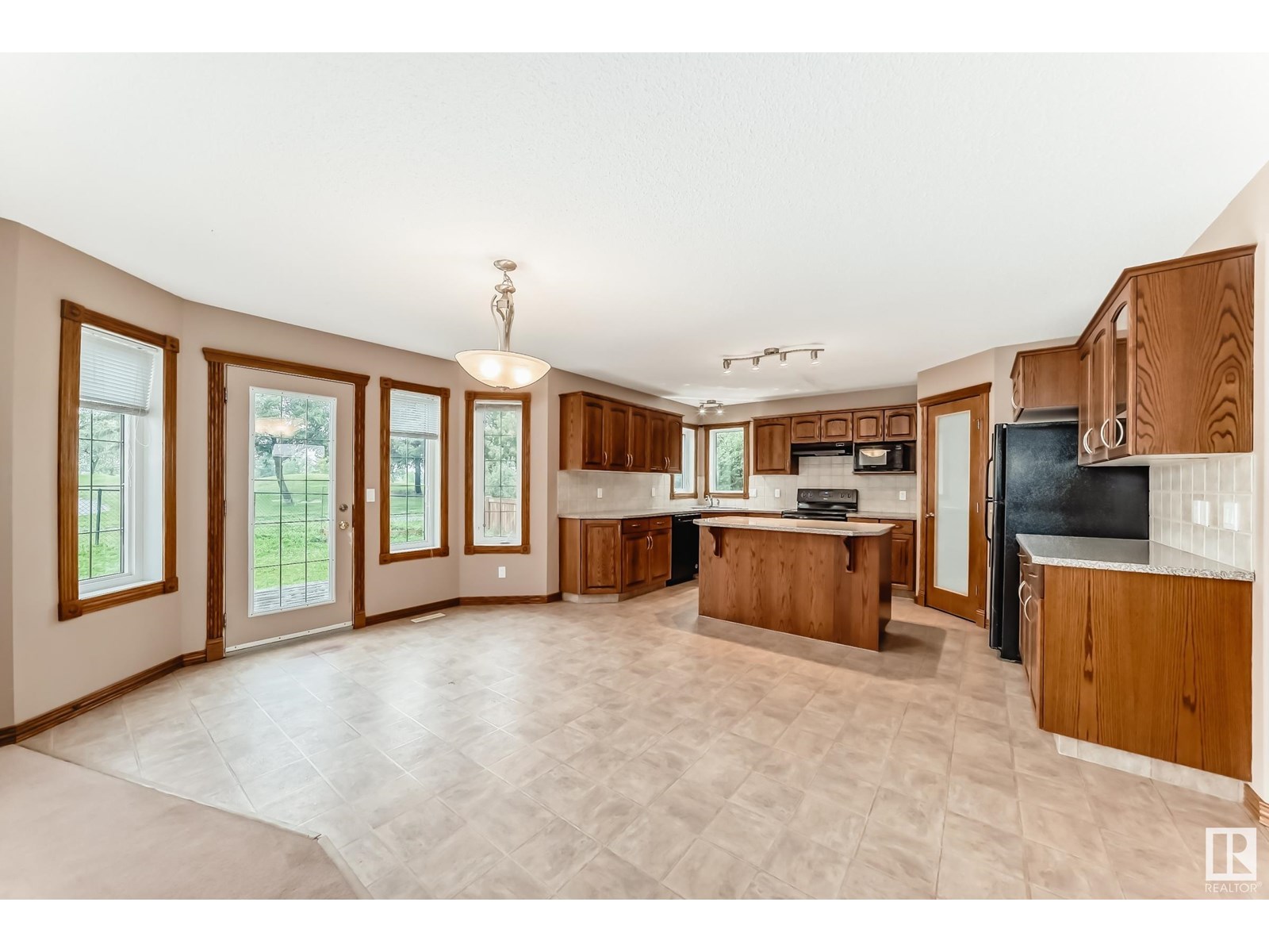 Photo 11 of 204 Reichert Dr, Beaumont AB