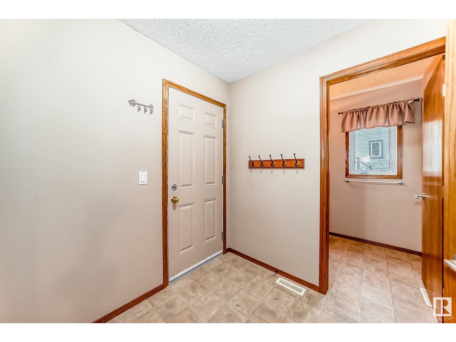 Photo 28 of 204 Reichert Dr, Beaumont AB