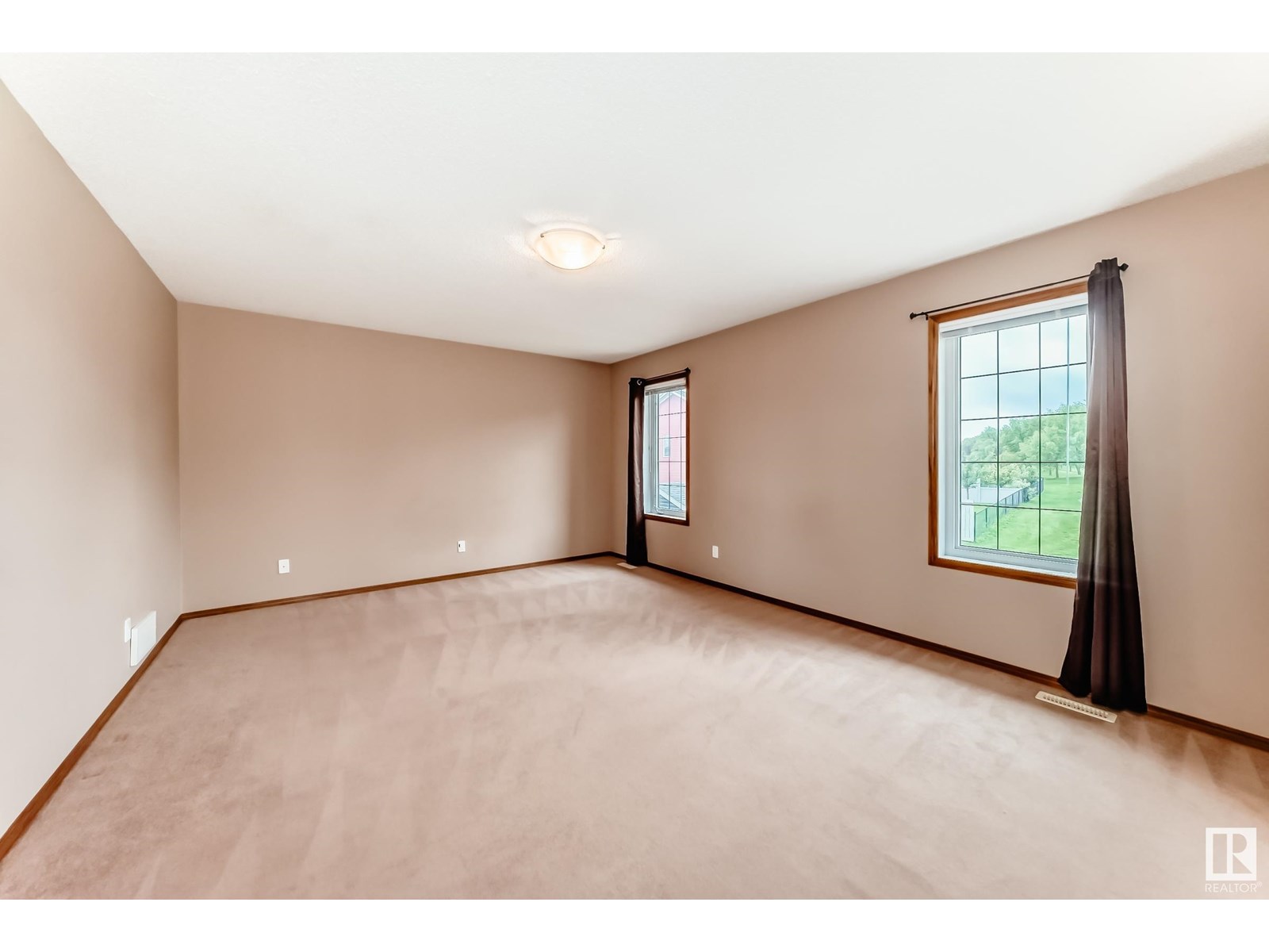 Photo 32 of 204 Reichert Dr, Beaumont AB