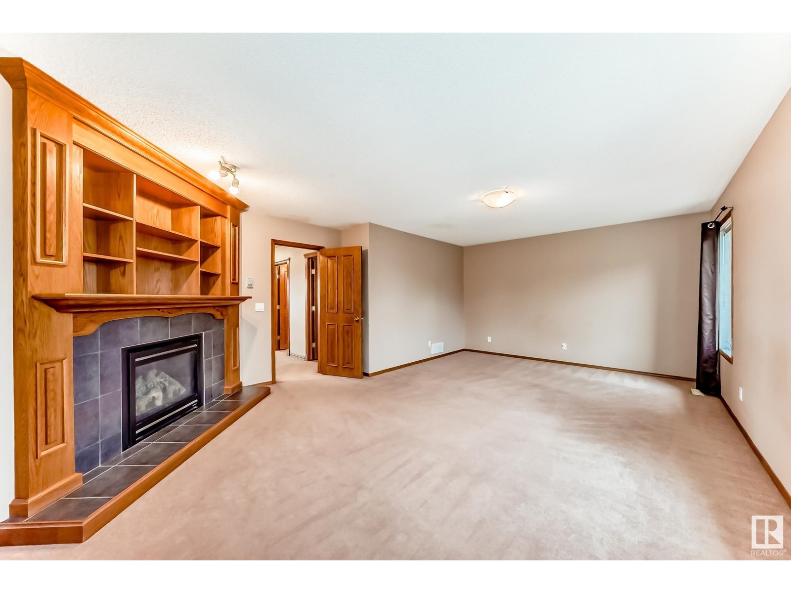 Photo 33 of 204 Reichert Dr, Beaumont AB