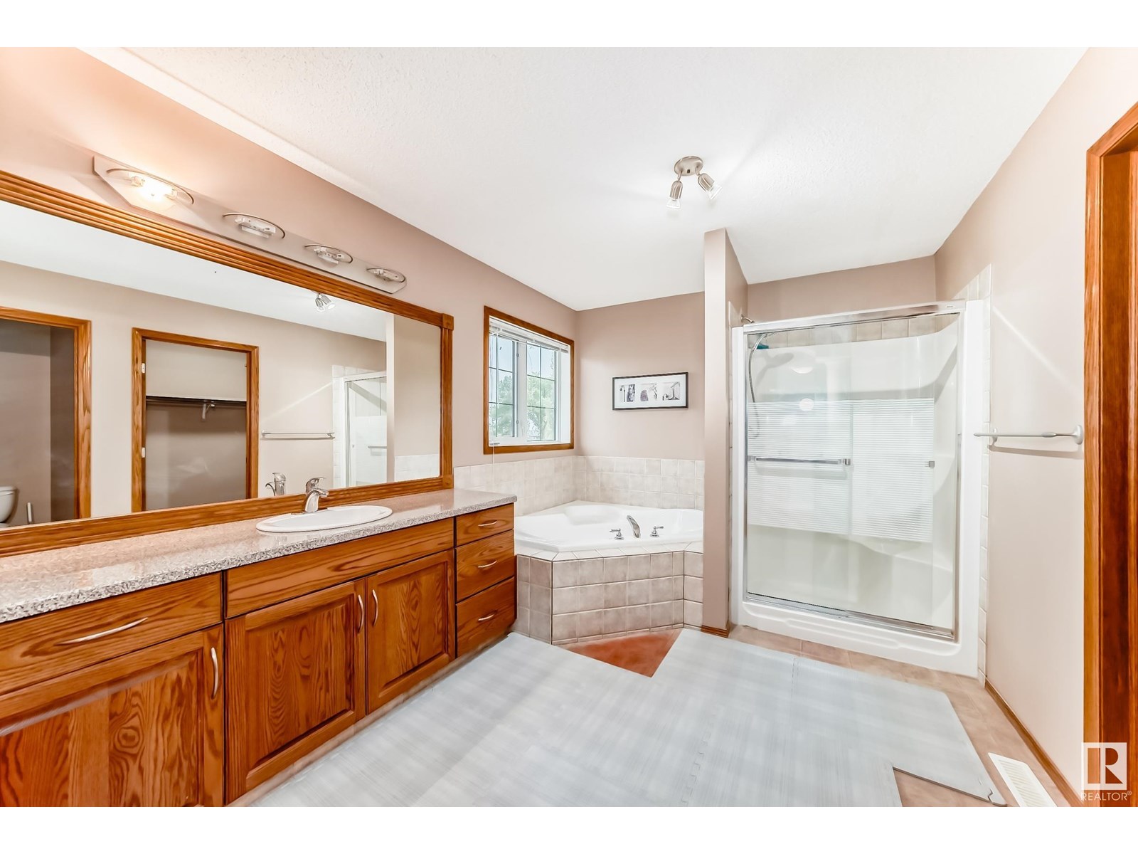 Photo 37 of 204 Reichert Dr, Beaumont AB