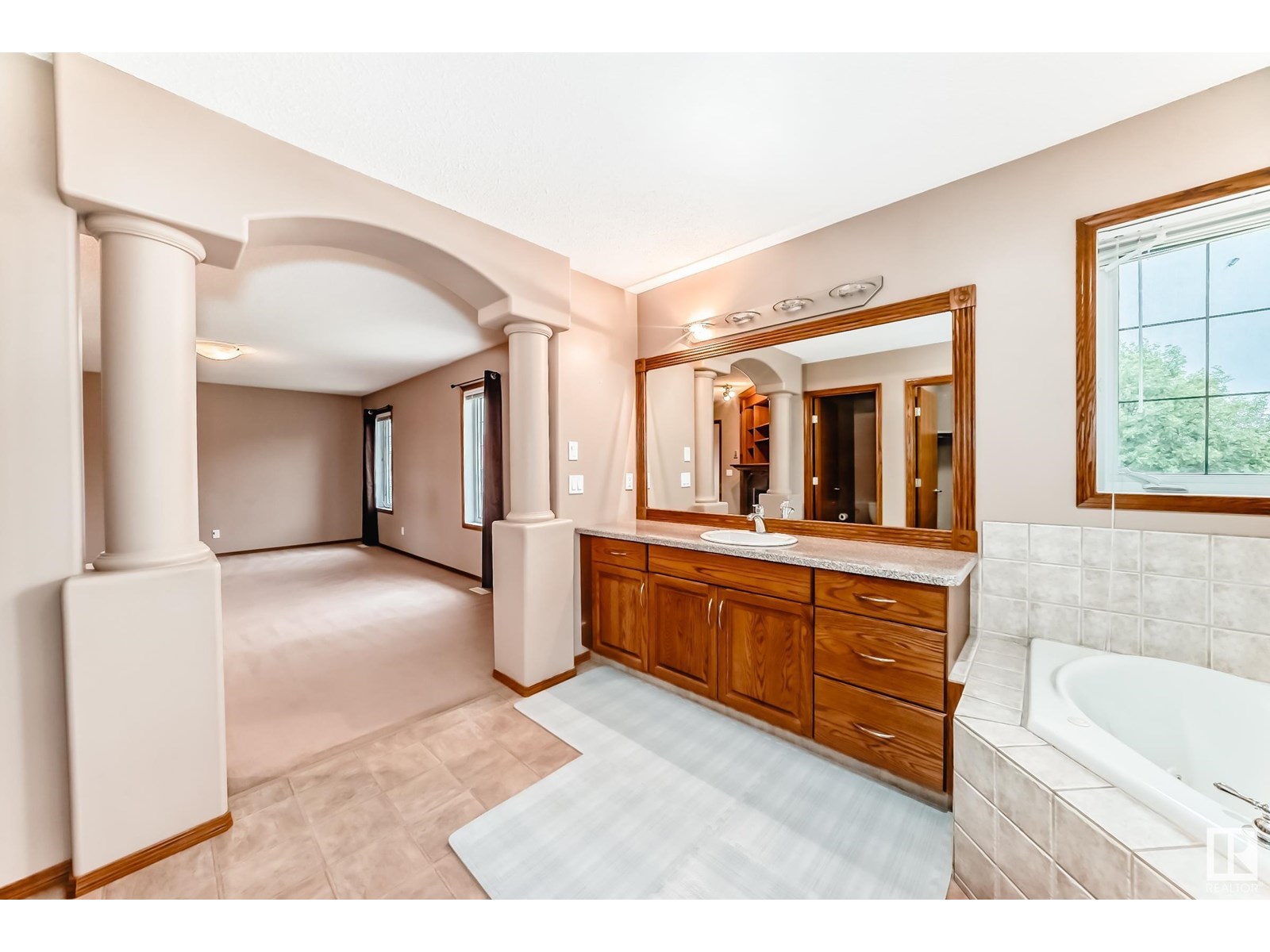 Photo 39 of 204 Reichert Dr, Beaumont AB