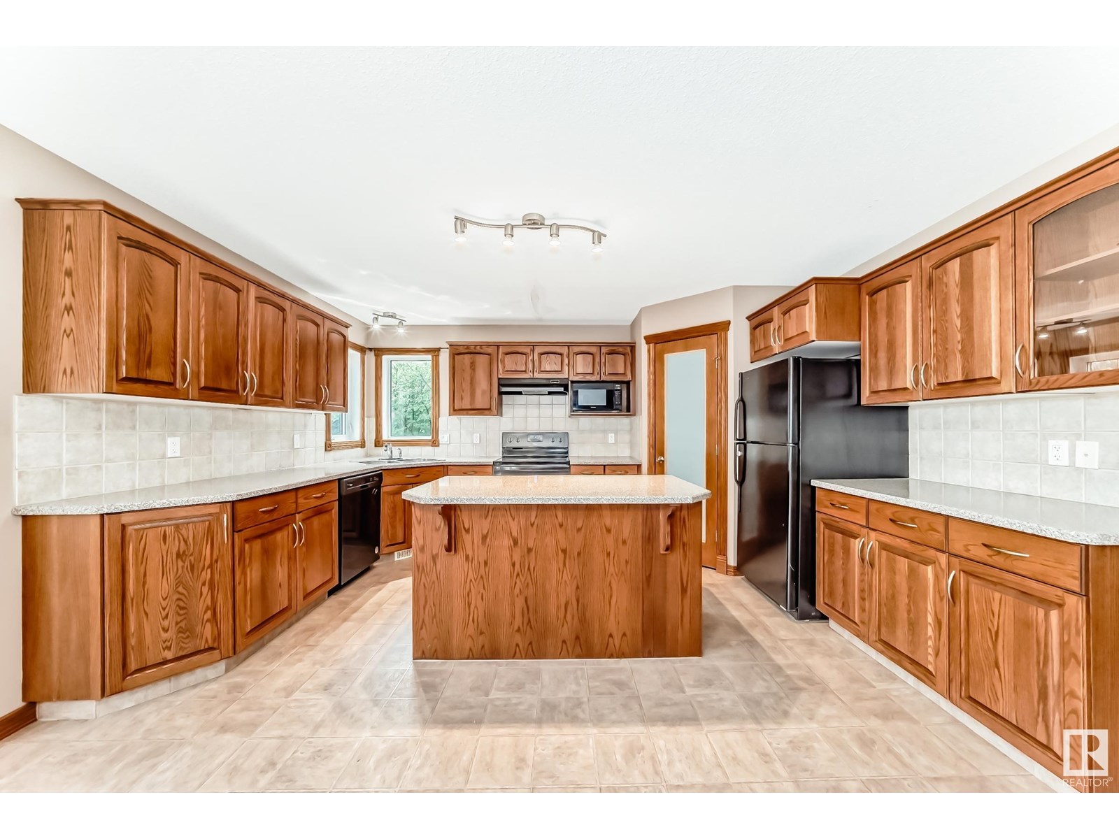 Photo 4 of 204 Reichert Dr, Beaumont AB