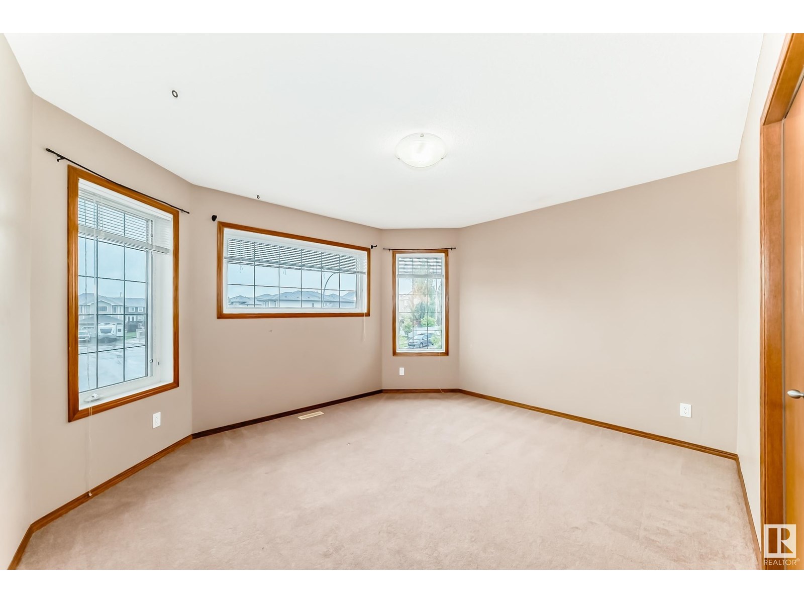 Photo 41 of 204 Reichert Dr, Beaumont AB