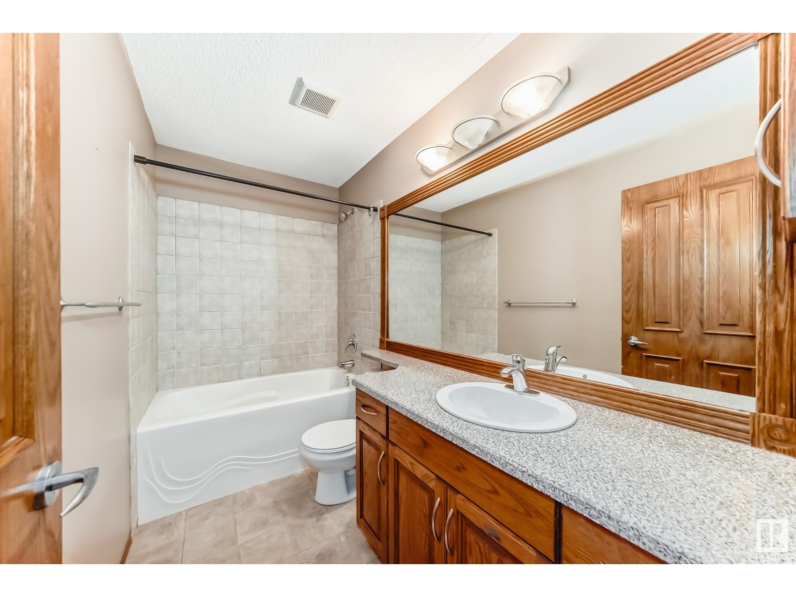 Photo 45 of 204 Reichert Dr, Beaumont AB