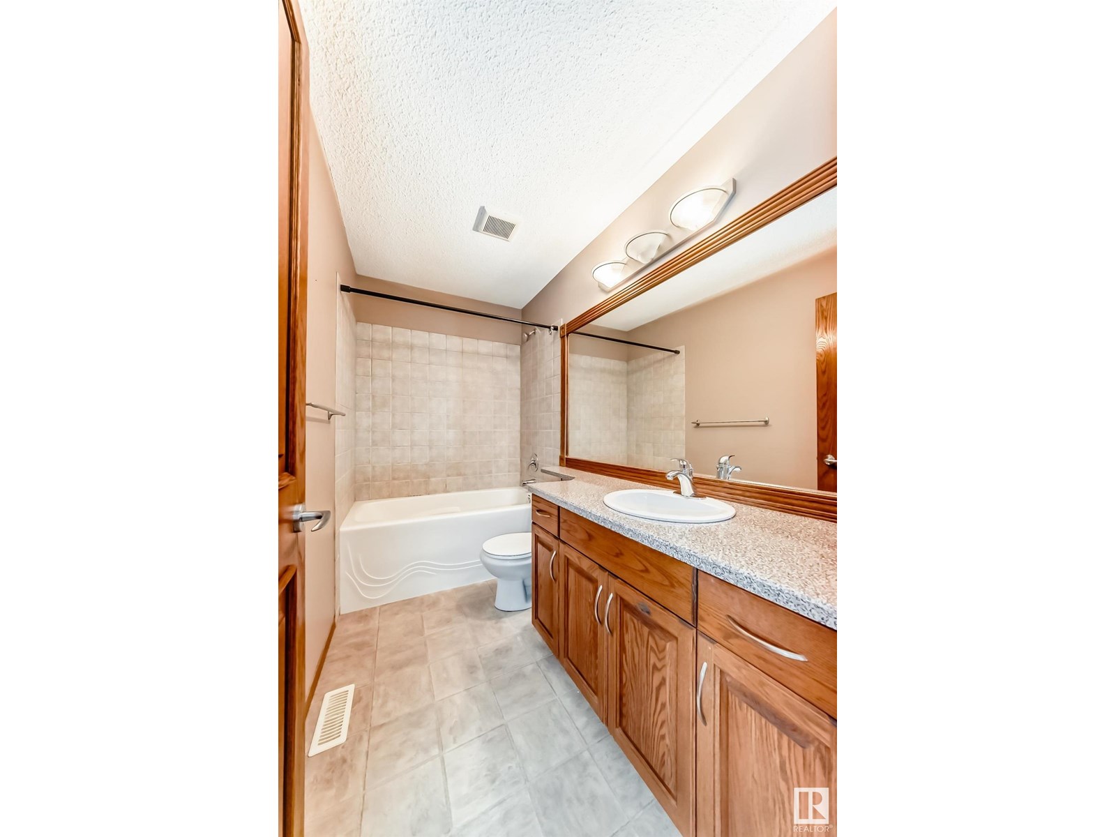 Photo 46 of 204 Reichert Dr, Beaumont AB