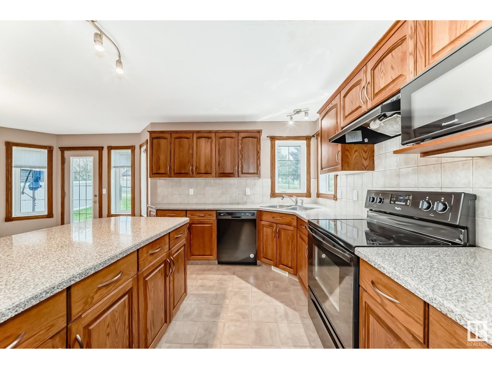 Photo 6 of 204 Reichert Dr, Beaumont AB