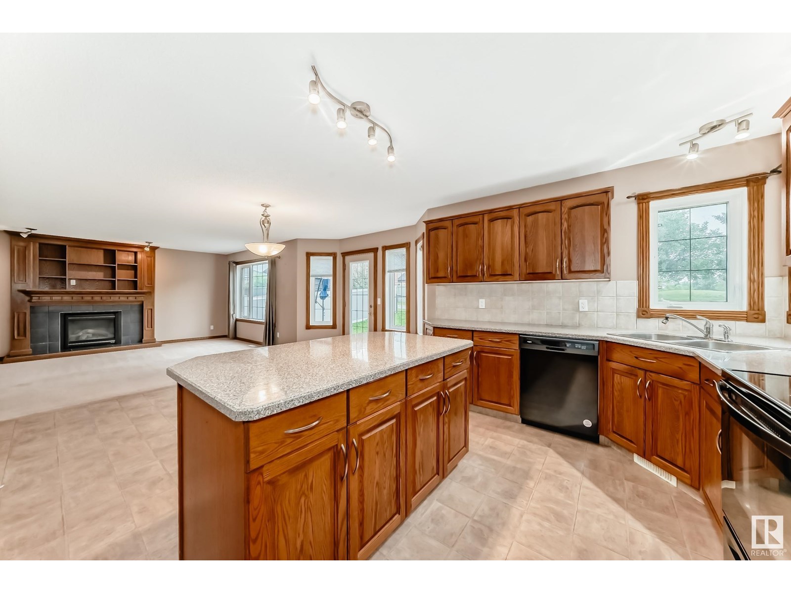 Photo 7 of 204 Reichert Dr, Beaumont AB