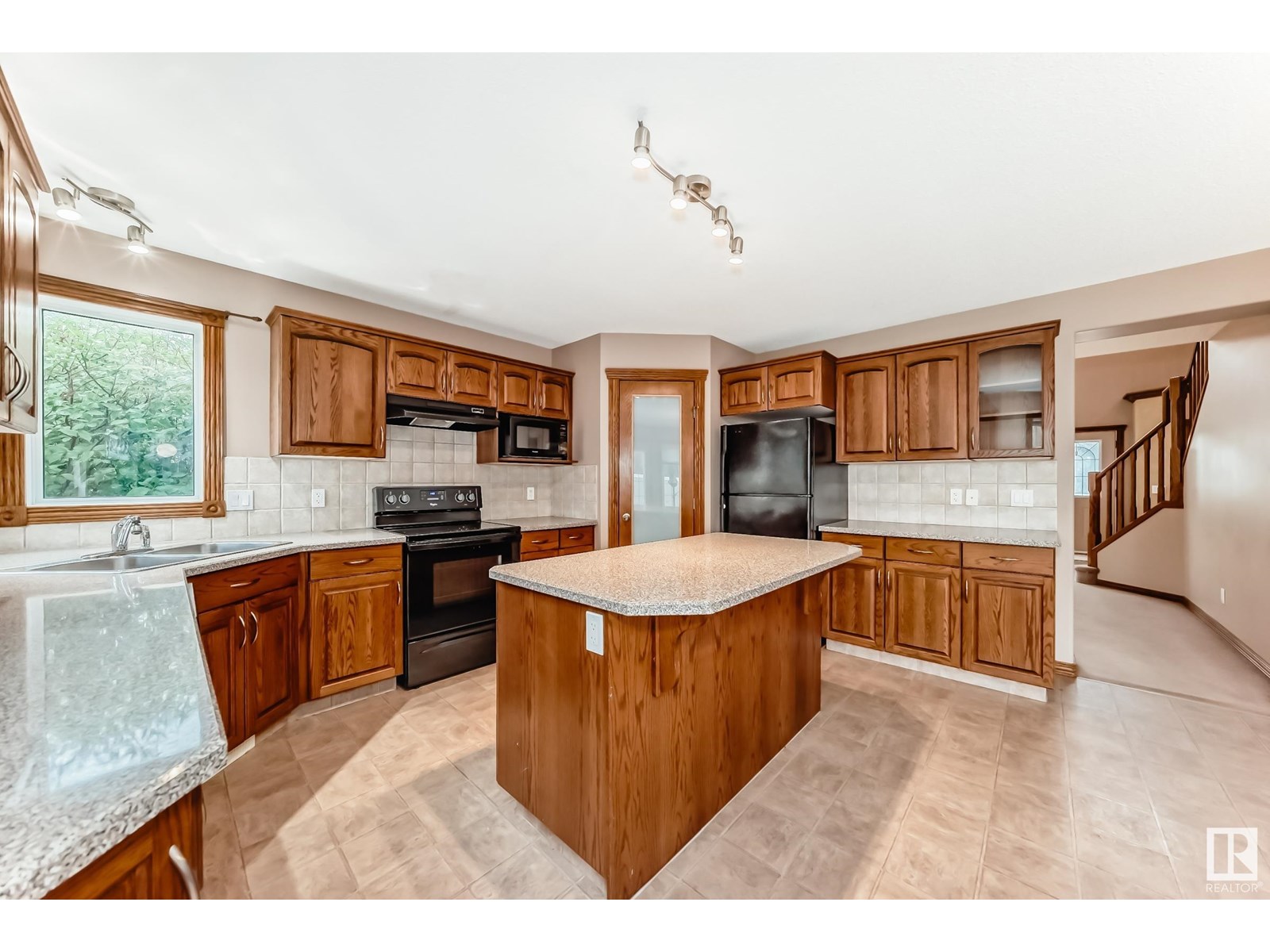 Photo 9 of 204 Reichert Dr, Beaumont AB
