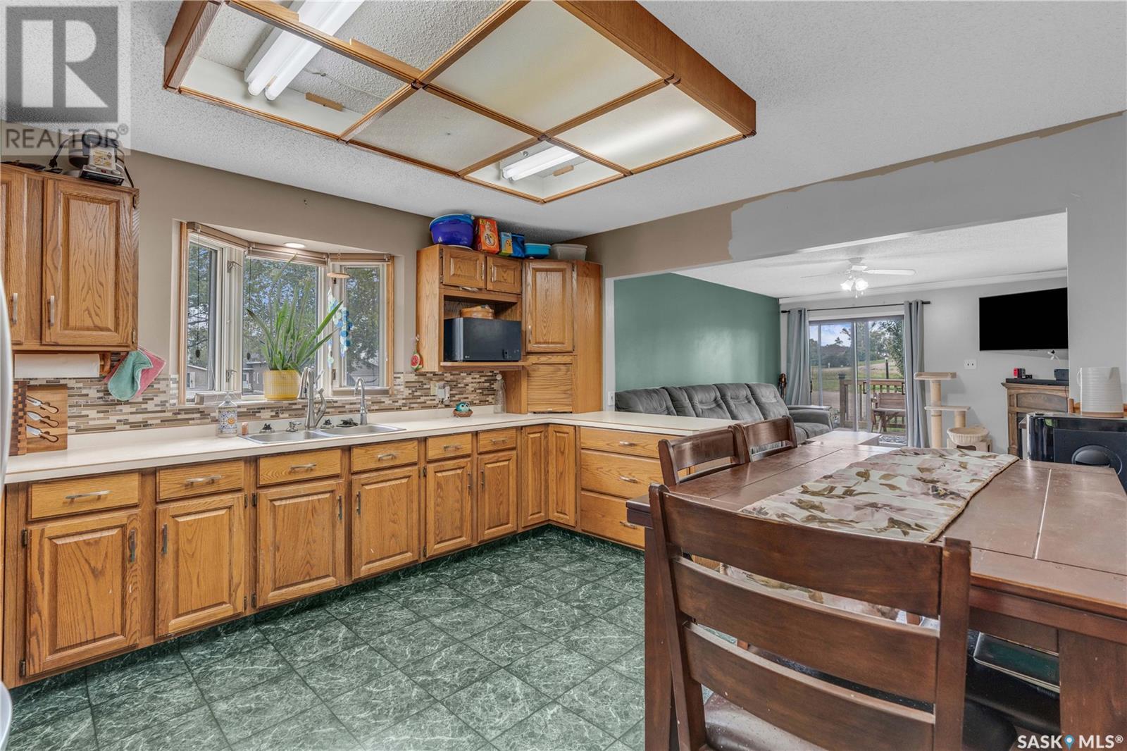 Photo 11 of 104 Railway Avenue, Dufferin Rm No 190 SK